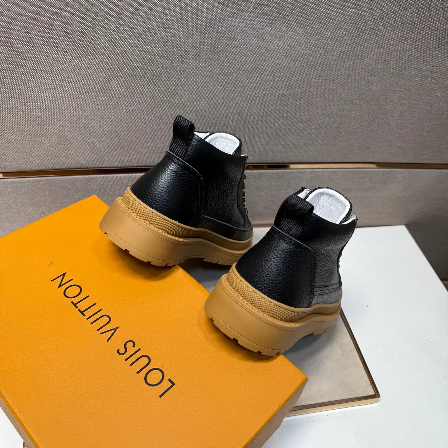 Men's men's shoes 💰pp460 [LV～] Men's casual high-top shoes 2025z cabinet sales simultaneously 🔶Size: 38-44#️⃣ 🔷3 colors🔜The upper is made of multi-material splicing ➕Genuine leather lining, comfortable and breathable, sole: original comfortable and wear-resistant outsole, ⚠️real thing📱photographed🎬real thing is better📢📢📢
